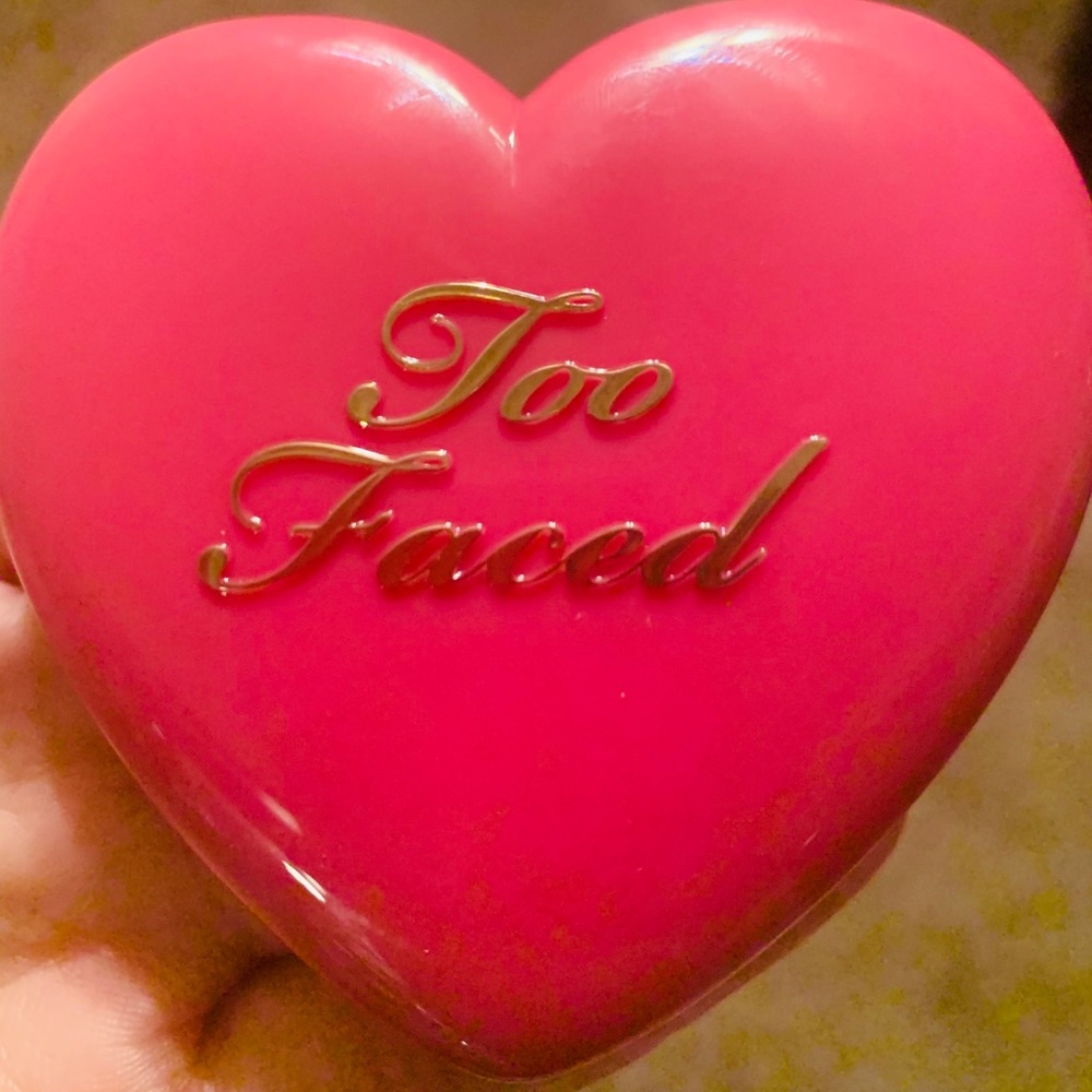 Too Faced blush (Your Love Is King)